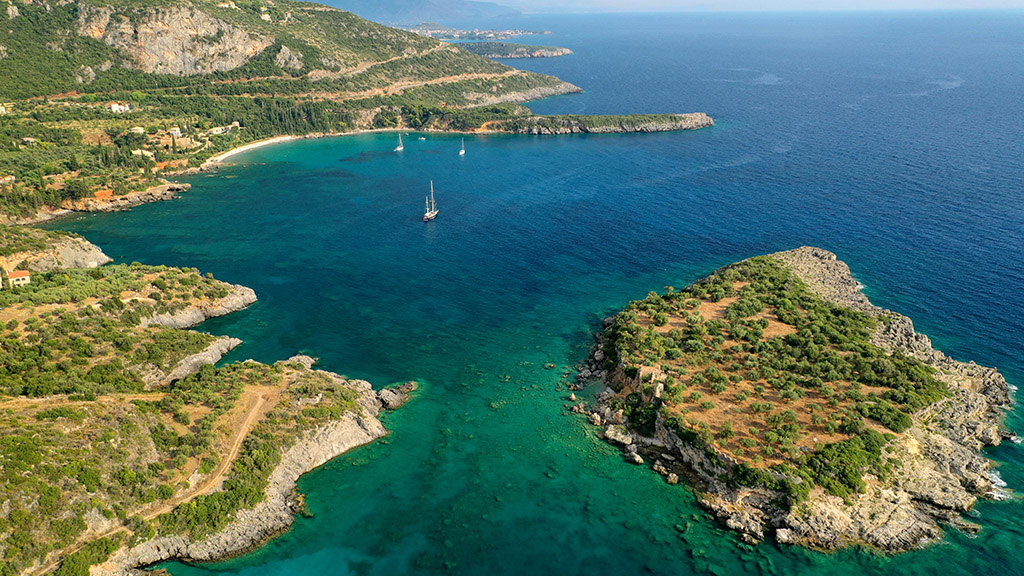 Fitnessurlaub in Griechenland - Fitnessreisen für Reiseathleten - Kardamili Küste von oben