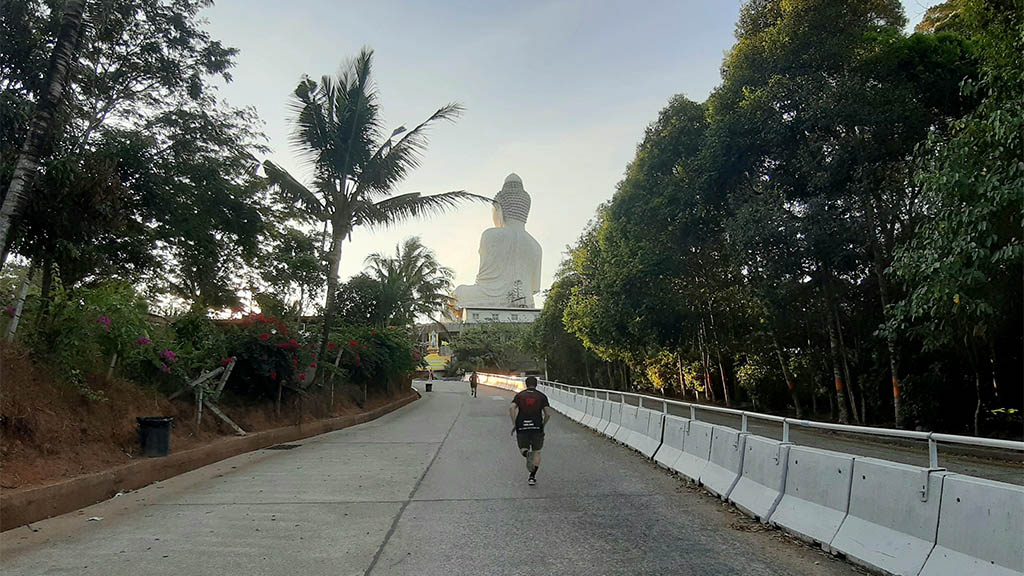 Fitness-Yoga-&-Erholung-in-Phuket-Titan-Fitness-Camp-Big-Buddha-Run-am-Morgen-Fitness-holidays-Thailand-Fitnessurlaub-Phuket-Reiseathleten
