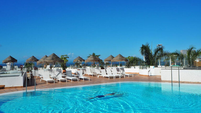 Flamingo Beach Mate - Hotelpool - Fitnessurlaub Teneriffa als Reiseathlet