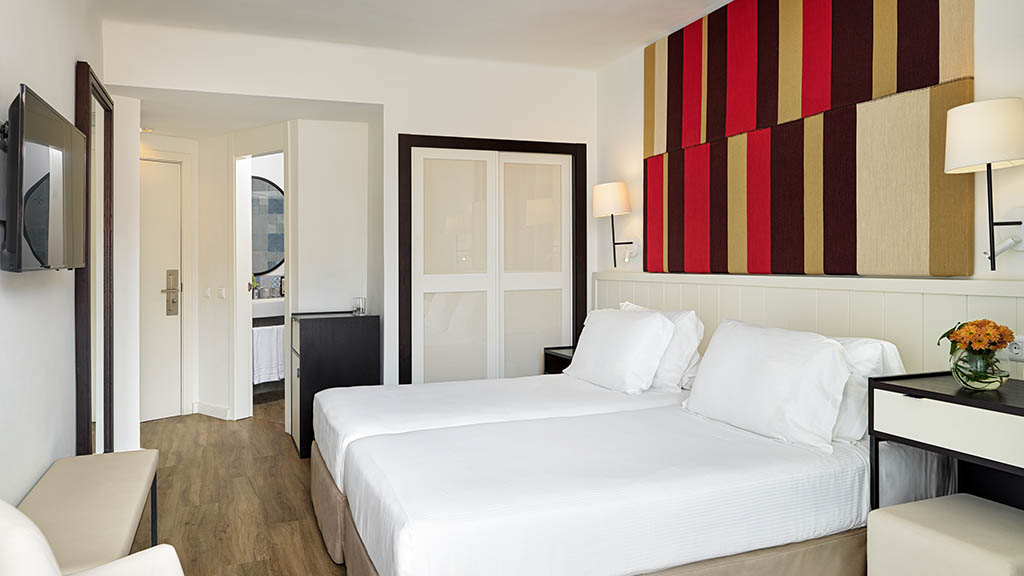 H10-Casa-del-Mar-Fitness-Holiday-Mallorca-Fitness-Holiday-Majorca-Fitness-Holiday-for-Travelling Athletes-Standard-Room-with-Pool-View-Standard-Room-Pool-View