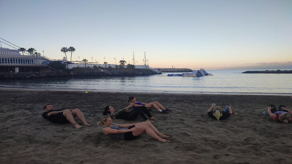 Bootcamp in Teneriffa - Finde deinen passenden Fitnessurlaub - Fitnessurlaub für Reiseathleten Beach Bootcamp - Gruppen Workouts