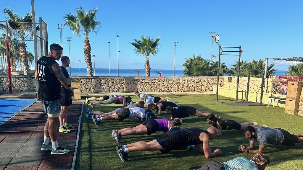 Official-Training-Camp-auf-Teneriffa-Training-und-Coaching-mit-Hyrox-Weltmeister-Martin-Michelius-und-top-athlet-max-löw-Welcome-Games-fitness-holidays-tenerife-Fitnessurlaub-Spanien-Reiseathleten