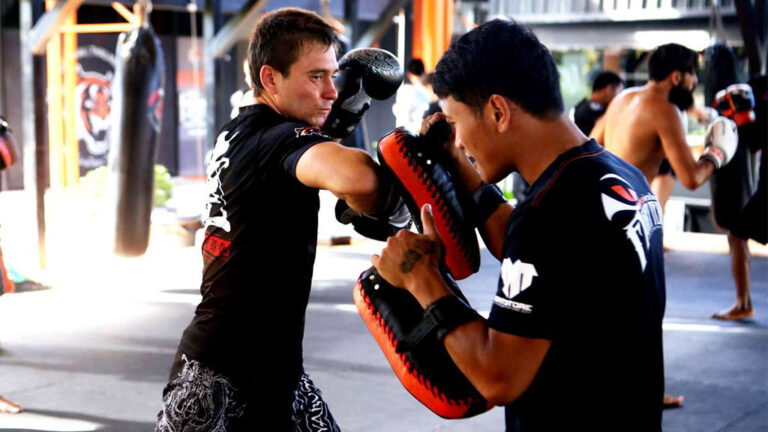 Tiger-Muay-Thai-Fitness-Camp-and-Cocoville-Resort-Phuket-Conditioning-Pads-Muay-Thai-Training-Group-Class-Coaching-Fitness-Holidays-Thailand-Fitness-Holidays-Phuket-Fitness-Holiday-for-Travelling-Athletes-Fitnessurlaub-fuer-Reiseathleten
