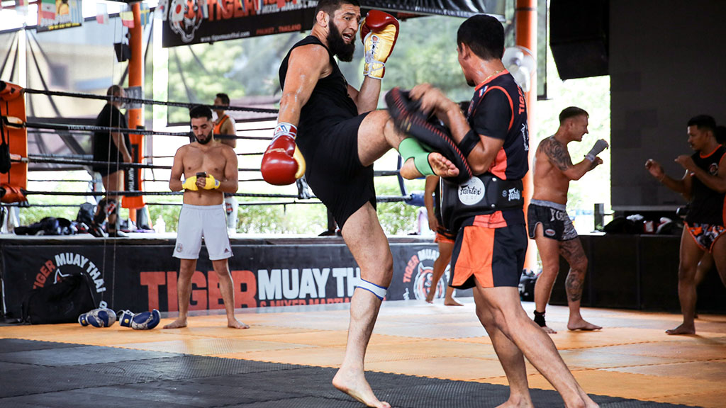 Tiger-Muay-Thai-Fitness-Camp-and-Cocoville-Resort-Phuket-Sparing-Conditioning-Muay-Thai-Training-Group-Class-Coaching-Fitness-Holidays-Thailand-Fitness-Holidays-Phuket-Fitness-Holiday-for-Travelling-Athletes-Fitnessurlaub-fuer-Reiseathleten