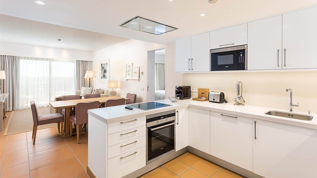 Wohnbereich & Küche - 1-Zimmer Ocean Suite - Penthouse - Pine Cliffs - Fitnessurlaub in Portugal für Reiseathleten