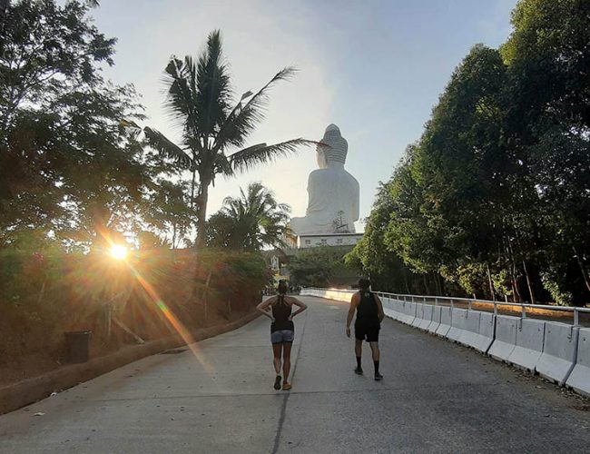 Fitness-Yoga-&-Erholung-in-Phuket-Titan-Fitness-Camp-Big-Buddha-Run-am-Morgen-Fitness-holidays-Thailand-Fitnessurlaub-Phuket-Reiseathleten