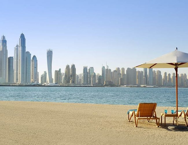 Fairmont The Palm_Dubai mit Reiseathleten_Beach_Skyline views - Fitnessurlaub Dubai - Fitness Holiday Dubai