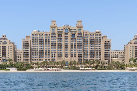 Fairmont The Palm_Dubai with Travelling Athletes _Exterior - Beach - Horizonatl - Fitness Holiday Dubai - Fitness Holiday Dubai