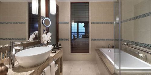 Fairmont The Palm_Dubai with Travelling Athletes _Fairmont Gold View Room Bathroom - Fitness Holiday Dubai - Fitness Holiday Dubai