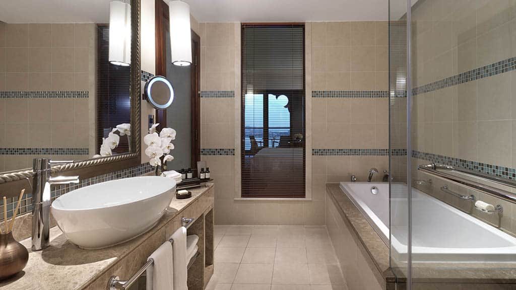 Fairmont The Palm_Dubai with Travelling Athletes _Fairmont Gold View Room Bathroom - Fitness Holiday Dubai - Fitness Holiday Dubai