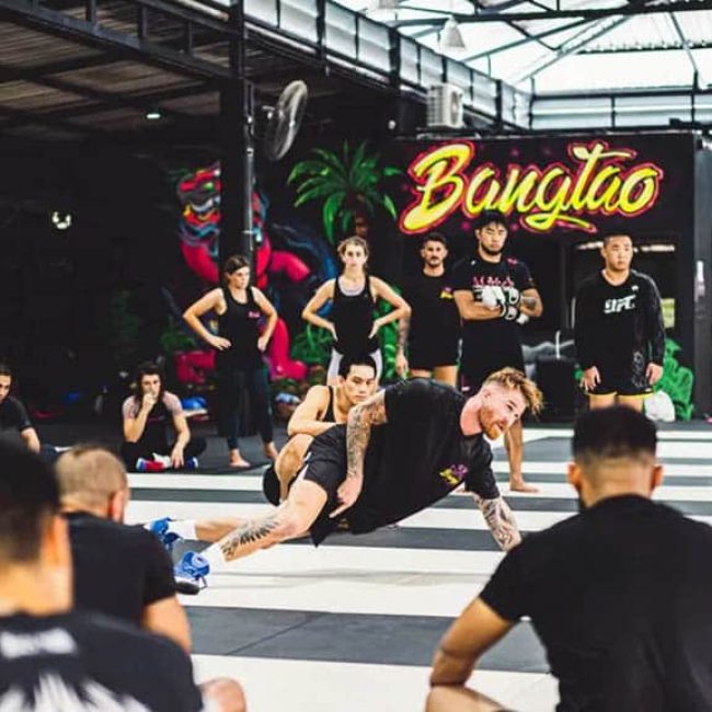 Traumhaftes-Saii-Laguna-Resort-meets-Bangtao-Muay-Thai-MMA-Fitness-Camp-in-Phuket-Trainiere-mit-den-Hickmann-Brothers-Meer-Lagune-Pads-Training-meet-the-team-Community-Grouptraining-Wrestling-Frank-Hickmann-Fitnessurlaub-Phuket-Thailand-Fitness-Holidays-Phuket-Thailand-Fitness-Vacation-Phuket-Thailand-Fitnessurlaub-fuer-Reiseathleten