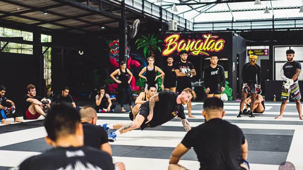 Traumhaftes-Saii-Laguna-Resort-meets-Bangtao-Muay-Thai-MMA-Fitness-Camp-in-Phuket-Trainiere-mit-den-Hickmann-Brothers-Meer-Lagune-Pads-Training-meet-the-team-Community-Grouptraining-Wrestling-Frank-Hickmann-Fitnessurlaub-Phuket-Thailand-Fitness-Holidays-Phuket-Thailand-Fitness-Vacation-Phuket-Thailand-Fitnessurlaub-fuer-Reiseathleten