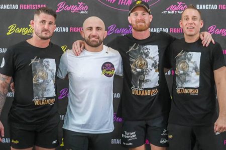Traumhaftes-Saii-Laguna-Resort-meets-Bangtao-Muay-Thai-MMA-Fitness-Camp-in-Phuket-Trainiere-mit-den-Hickmann-Brothers-Meer-Lagune-Pads-Training-meet-the-team-Fitnessurlaub-Phuket-Thailand-Fitness-Holidays-Phuket-Thailand-Fitness-Vacation-Phuket-Thailand-Fitnessurlaub-fuer-Reiseathleten