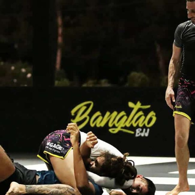 Traumhaftes-Saii-Laguna-Resort-meets-Bangtao-Muay-Thai-MMA-Fitness-Camp-in-Phuket-Trainiere-mit-den-Hickmann-Brothers-Meer-Lagune-Pads-Training-meet-the-team-Community-Muay-Thai--MMA-Sparing-Coaching-Training-George-Hickmann-Fitnessurlaub-Phuket-Thailand-Fitness-Holidays-Phuket-Thailand-Fitness-Vacation-Phuket-Thailand-Fitnessurlaub-fuer-Reiseathleten