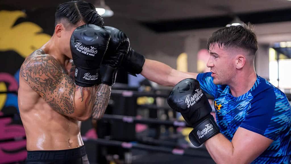 Traumhaftes-Saii-Laguna-Resort-meets-Bangtao-Muay-Thai-MMA-Fitness-Camp-in-Phuket-Trainiere-mit-den-Hickmann-Brothers-Meer-Lagune-Pads-Training-meet-the-team-Community-Muay-Thai--MMA-Sparing-Coaching-Training-George-Hickmann-Fitnessurlaub-Phuket-Thailand-Fitness-Holidays-Phuket-Thailand-Fitness-Vacation-Phuket-Thailand-Fitnessurlaub-fuer-Reiseathleten
