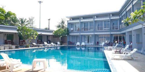 Bangtao-Muay-Thai-MMA-Fitness-Camp-in-Phuket-Trainiere-mit-den-Hickmann-Brothers-Meer-Lagune-meet-the-team-Community-Camp-Unterkunft-Pool-Training-George-Hickmann-Fitnessurlaub-Phuket-Thailand-Fitness-Holidays-Phuket-Thailand-Fitness-Vacation-Phuket-Thailand-Fitnessurlaub-fuer-Reiseathleten