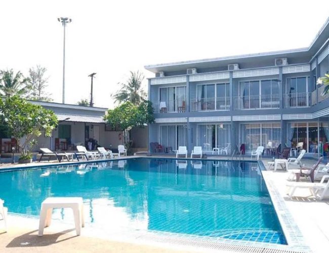 Bangtao-Muay-Thai-MMA-Fitness-Camp-in-Phuket-Trainiere-mit-den-Hickmann-Brothers-Meer-Lagune-meet-the-team-Community-Camp-Unterkunft-Pool-Training-George-Hickmann-Fitnessurlaub-Phuket-Thailand-Fitness-Holidays-Phuket-Thailand-Fitness-Vacation-Phuket-Thailand-Fitnessurlaub-fuer-Reiseathleten