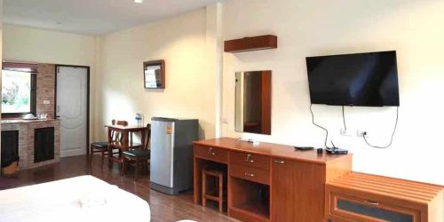 Bangtao-Muay-Thai-MMA-Fitness-Camp-in-Phuket-Trainiere-mit-den-Hickmann-Brothers-Meer-Lagune-meet-the-team-Community-Camp-Unterkunft-Zimmer-Studio-Apartment-Training-George-Hickmann-Fitnessurlaub-Phuket-Thailand-Fitness-Holidays-Phuket-Thailand-Fitness-Vacation-Phuket-Thailand-Fitnessurlaub-fuer-Reiseathleten