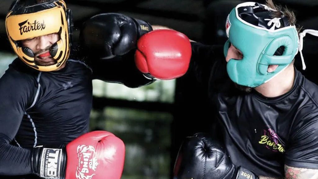Traumhaftes-Saii-Laguna-Resort-meets-Bangtao-Muay-Thai-MMA-Fitness-Camp-in-Phuket-Trainiere-mit-den-Hickmann-Brothers-Meer-Lagune-Pads-Training-meet-the-team-Community-MMA-Boxing-Sparing-Training-George-Hickmann-Fitnessurlaub-Phuket-Thailand-Fitness-Holidays-Phuket-Thailand-Fitness-Vacation-Phuket-Thailand-Fitnessurlaub-fuer-Reiseathleten