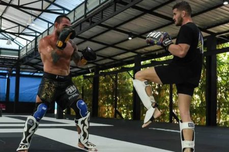 Traumhaftes-Saii-Laguna-Resort-meets-Bangtao-Muay-Thai-MMA-Fitness-Camp-in-Phuket-Trainiere-mit-den-Hickmann-Brothers-Meer-Lagune-Pads-Training-meet-the-team-Community-Muay-Thai-Training-George-Hickmann-Fitnessurlaub-Phuket-Thailand-Fitness-Holidays-Phuket-Thailand-Fitness-Vacation-Phuket-Thailand-Fitnessurlaub-fuer-Reiseathleten