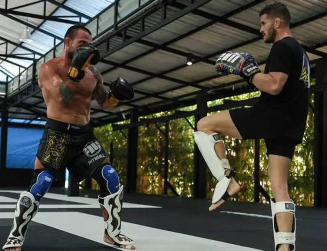 Traumhaftes-Saii-Laguna-Resort-meets-Bangtao-Muay-Thai-MMA-Fitness-Camp-in-Phuket-Trainiere-mit-den-Hickmann-Brothers-Meer-Lagune-Pads-Training-meet-the-team-Community-Muay-Thai-Training-George-Hickmann-Fitnessurlaub-Phuket-Thailand-Fitness-Holidays-Phuket-Thailand-Fitness-Vacation-Phuket-Thailand-Fitnessurlaub-fuer-Reiseathleten