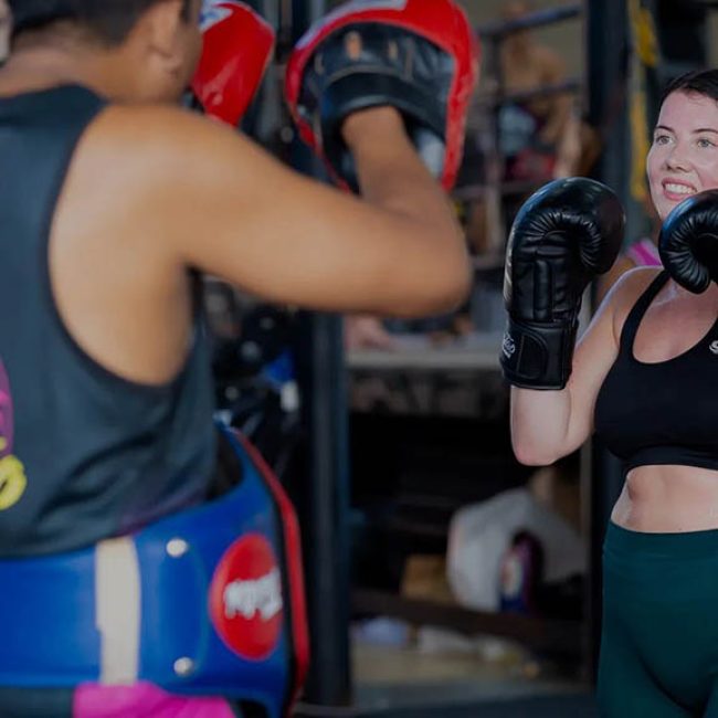 Bangtao-Muay-Thai-MMA-Fitness-Camp-in-Phuket-Trainiere-mit-den-Hickmann-Brothers-Grouptraining-Personal-Training-Boxing-Kickboxing-Strength-and-Conditioning-Sparing-Pads-Training-Fitnessurlaub-Phuket-Thailand-Fitness-Holidays-Phuket-Thailand-Fitness-Vacation-Phuket-Thailand-Fitnessurlaub-fuer-Reiseathleten