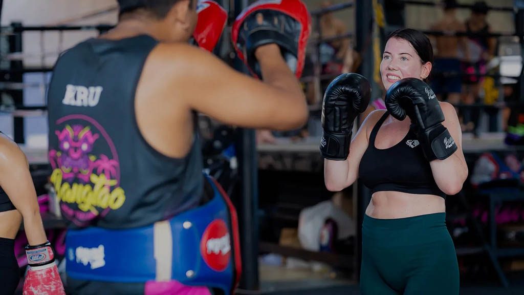 Bangtao-Muay-Thai-MMA-Fitness-Camp-in-Phuket-Trainiere-mit-den-Hickmann-Brothers-Grouptraining-Personal-Training-Boxing-Kickboxing-Strength-and-Conditioning-Sparing-Pads-Training-Fitnessurlaub-Phuket-Thailand-Fitness-Holidays-Phuket-Thailand-Fitness-Vacation-Phuket-Thailand-Fitnessurlaub-fuer-Reiseathleten