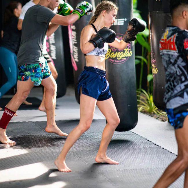Bangtao-Muay-Thai-MMA-Fitness-Camp-in-Phuket-Trainiere-mit-den-Hickmann-Brothers-Grouptraining-Personal-Training-Boxing-Kickboxing-Strength-and-Conditioning-Fitnessurlaub-Phuket-Thailand-Fitness-Holidays-Phuket-Thailand-Fitness-Vacation-Phuket-Thailand-Fitnessurlaub-fuer-Reiseathleten