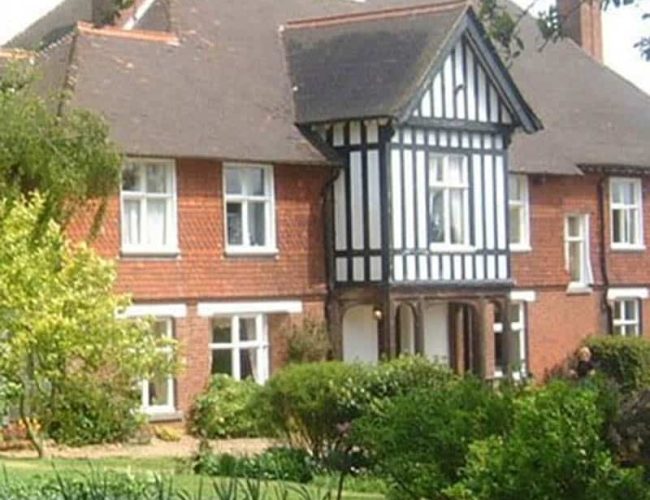 Fitnessurlaub-England-Fitness-Holiday-in-the-UK-GI-Jane-UK-Fitnessreise-mit-Reiseathlethen-Location-Außen-Villa-Fitnessreise-England-Reiseathleten
