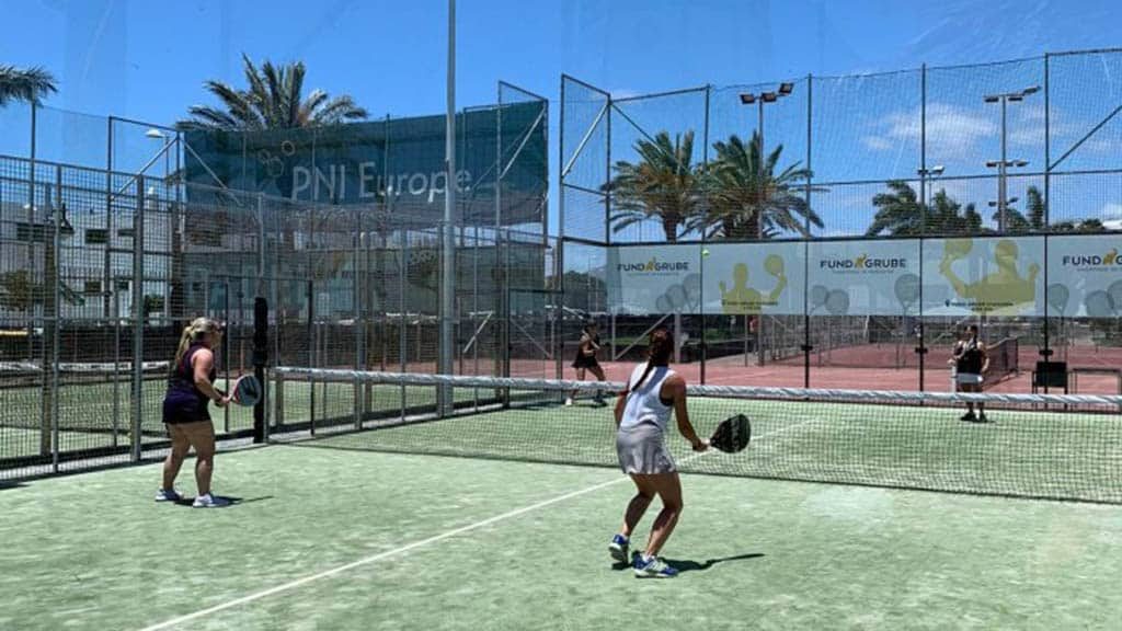 Lanzarote-Fitnessurlaub-Community-Auszeit-auf-Lanzarote-mit-Hyrox-Fariones-Suites-Hotel-Deportivo-CrossFit-Padel-Tennis-Fariones-Sports-Center-Coaching-Fitnessurlaub-Lanzarote-ALL-INKLUSIVE-Training-Coaching-Fitness-Holiday-Spanien-Fitnessurlaub-fuer-Reiseathleten