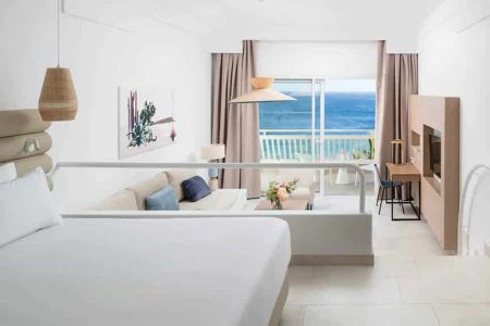 Lanzarote-Fitnessurlaub-Community-Auszeit-auf-Lanzarote-mit-Hyrox-Fariones-Suites-Hotel-Zimmeroption-Fariones-Sports-Center-Coaching-Hyrox-Simulation-ALL-INKLUSIVE-Fitnessurlaub-Lanzarote-Training-Coaching-Fitness-Holiday-Spanien-Fitnessurlaub-fuer-Reiseathleten