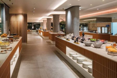 Lanzarote-Fitnessurlaub-Community-Auszeit-auf-Lanzarote-mit-Hyrox-Fariones-Suites-Restaurant-Buffet-Fariones-Sports-Center-Coaching-Hyrox-Simulation-ALL-INKLUSIVE-Fitnessurlaub-Lanzarote-Training-Coaching-Fitness-Holiday-Spanien-Fitnessurlaub-fuer-Reiseathleten