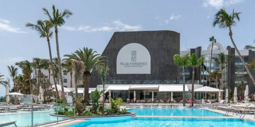 Lanzarote-Fitnessurlaub-Community-Auszeit-auf-Lanzarote-mit-Hyrox-Fariones-Suites-Poollandschaft-Strand-Fariones-Sports-Center-Coaching-Hyrox-Simulation-ALL-INKLUSIVE-Fitnessurlaub-Lanzarote-Training-Coaching-Fitness-Holiday-Spanien-Fitnessurlaub-fuer-Reiseathleten