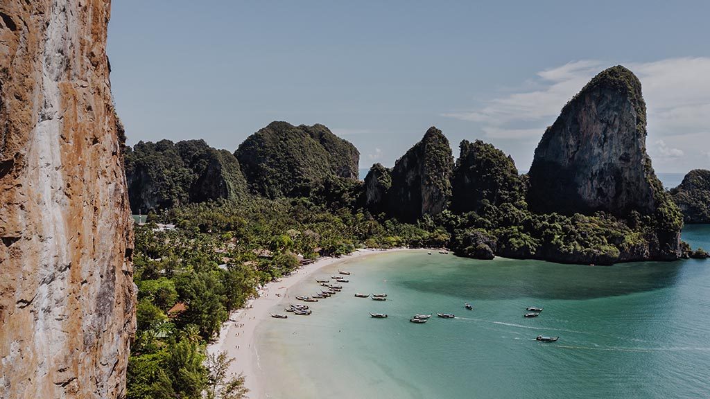 Fitnessurlaub-Phuket-Sandstrand-Railay-Beach-Krabi-Fitnessreise-Phuket-Thailand-Fitness-Holiday-Reiseathleten
