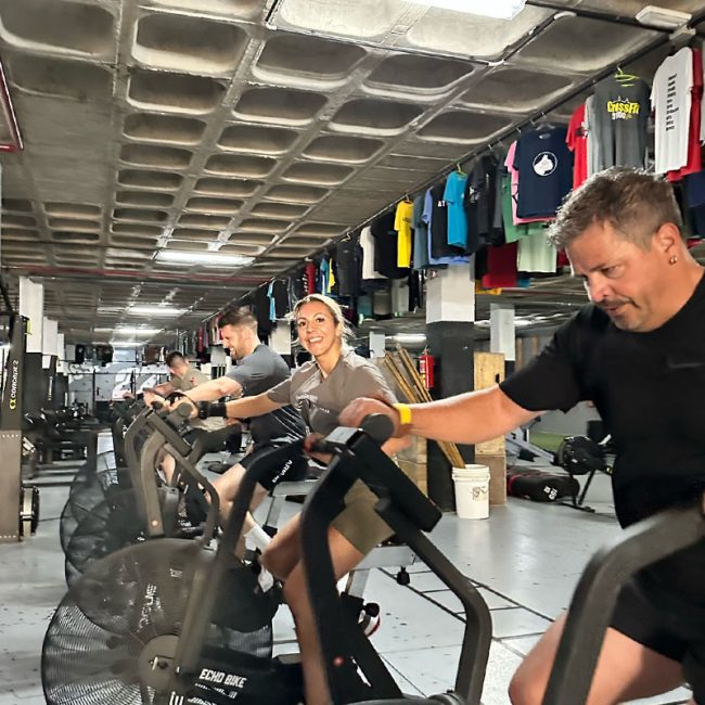 CrossFit27-Basispaket-an-der-Costa-Adeje-Outdoor-Coaching-CrossFit27-WoD-Assault-Bike-Fitness-holidays-Tenriffa-Fitnessurlaub-Spanien-Reiseathleten