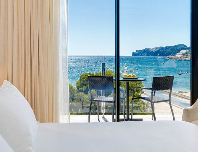 All copyrights reserved. Copyright uses for H10 Hotels for sales and marketing promotions.
