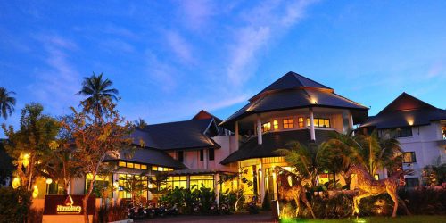 Navatara Phuket Resort-Eingang-Fitnessreise Thailand-Fitness Holiday Phuket-Fitnessurlaub-Reiseathleten