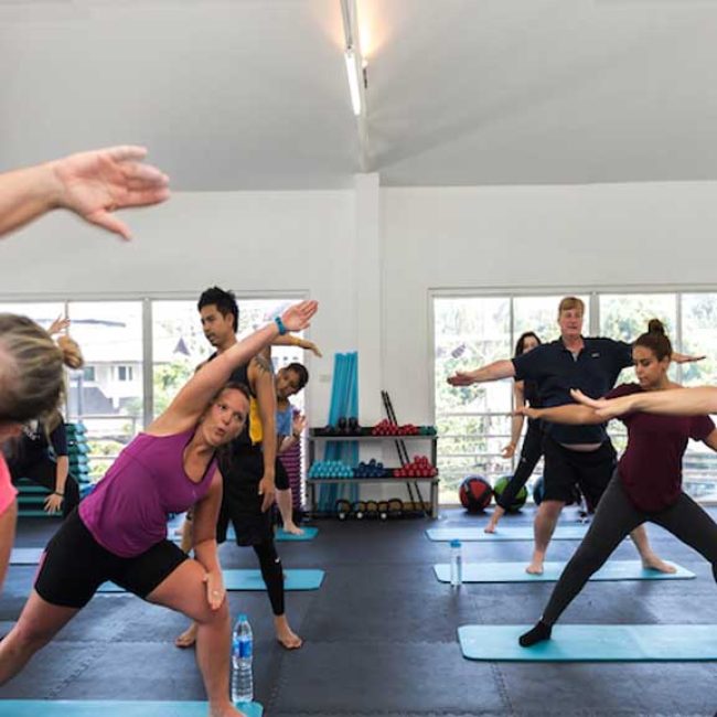 PhuketFit Fitnessurlaub-Yoga-Gruppenkurs-Yoga Studio-Fitnessreise Phuket-Fitness Holidays Thailand-Fitnessurlaub fuer Reiseathleten