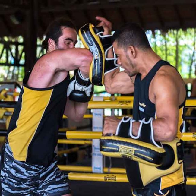 Exklusives Hotel & All-Inklusive Programm von PhuketFit-Conditioning-Pads-Muay-Thai-Training-Group-Class-Coaching-Personal Training-Fitness-Holidays-Thailand-Fitness-Holidays-Phuket-Fitness-Holiday-for-Travelling-Athletes-Fitnessurlaub-fuer-Reiseathleten
