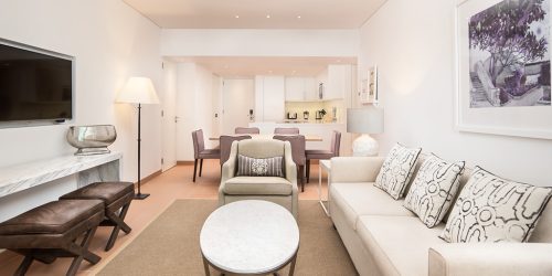 Pine Cliffs Hotel & Ocean Suites One & Two Bedroom Ocean Suite Wohnzimmer - Fitnessreisen für Reiseathleten