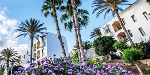 Playitas Fitnessreise-der-Allrounder-auf-Fuerteventura-Hotel-Aussenansicht-Fitnessurlaub-Fuerteventura-Reiseathleten