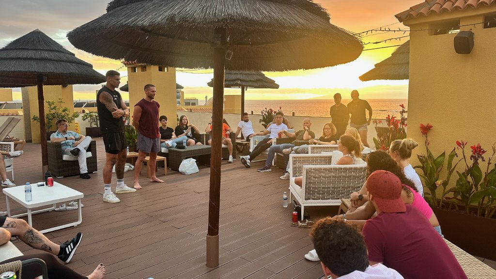 Official-Training-Camp-on-Tenerife-Training-and-Coaching-with-Hyrox-World-Champion-Martin-Michelius-and-top-athlete-max-löw-Welcome-Meeting-fitness-holidays-tenerife-Fitness-vacation-Spain-TravelingTravelling Athletes