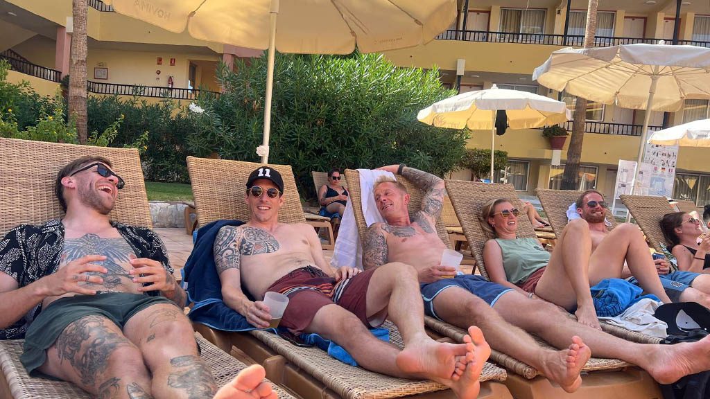 Official-Training-Camp-on-Tenerife-Training-and-Coaching-with-Hyrox-World-Champion-Martin-Michelius-and-top-athlete-max-löw-Pool-Free-Community-Hovima-Jardin-fitness-holidays-tenerife-Fitness-vacation-Spain-TravelingTravelling Athletes