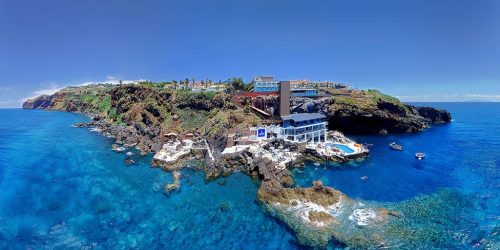 Fitnessurlaub-Sentido-Galoresort-Fitness-Relax-Aktiv-Urlaub-in-Madeira-Fitness-Holiday-Sentido-Sport-und-Wellness-Drone-Vogelperspektive-vom-Meer-Reiseathleten-Madeira