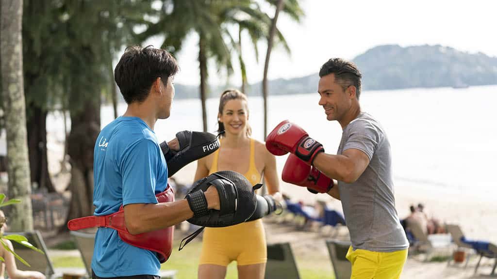Traumhaftes-Saii-Laguna-Resort-meets-Bangtao-Muay-Thai-MMA-Fitness-Camp-in-Phuket-Trainiere-mit-den-Hickmann-Brothers-Meer-Lagune-Pads-Training-Kickboxen-Fitnessurlaub-Phuket-Thailand-Fitness-Holidays-Phuket-Thailand-Fitness-Vacation-Phuket-Thailand-Fitnessurlaub-fuer-Reiseathleten