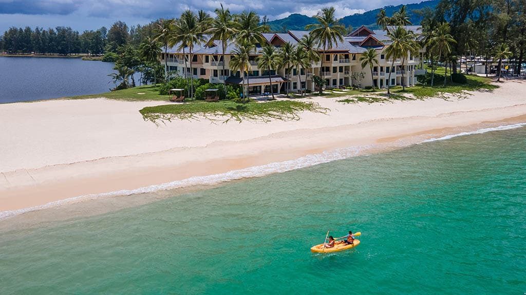 Traumhaftes-Saii-Laguna-Resort-meets-Bangtao-Muay-Thai-MMA-Fitness-Camp-in-Phuket-Trainiere-mit-den-Hickmann-Brothers-Kanu-Resort-Fitnessurlaub-Phuket-Thailand-Fitness-Holidays-Phuket-Thailand-Fitness-Vacation-Phuket-Thailand-Fitnessurlaub-fuer-Reiseathleten