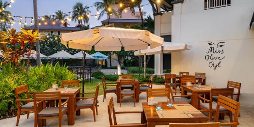Traumhaftes-Saii-Laguna-Resort-meets-Bangtao-Muay-Thai-MMA-Fitness-Camp-in-Phuket-Trainiere-mit-den-Hickmann-Brothers-Restaurant-Terasse-Resort-Fitnessurlaub-Phuket-Thailand-Fitness-Holidays-Phuket-Thailand-Fitness-Vacation-Phuket-Thailand-Fitnessurlaub-fuer-Reiseathleten
