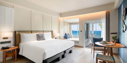 Traumhaftes-Saii-Laguna-Resort-meets-Bangtao-Muay-Thai-MMA-Fitness-Camp-in-Phuket-Trainiere-mit-den-Hickmann-Brothers-Kingsize-Lagoon-Zimmer-Resort-Fitnessurlaub-Phuket-Thailand-Fitness-Holidays-Phuket-Thailand-Fitness-Vacation-Phuket-Thailand-Fitnessurlaub-fuer-Reiseathleten