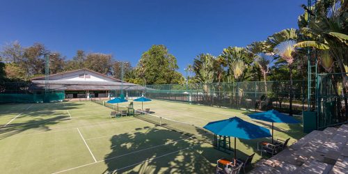 Traumhaftes-Saii-Laguna-Resort-meets-Bangtao-Muay-Thai-MMA-Fitness-Camp-in-Phuket-Trainiere-mit-den-Hickmann-Brothers-Tennis-Resort-Fitnessurlaub-Phuket-Thailand-Fitness-Holidays-Phuket-Thailand-Fitness-Vacation-Phuket-Thailand-Fitnessurlaub-fuer-Reiseathleten