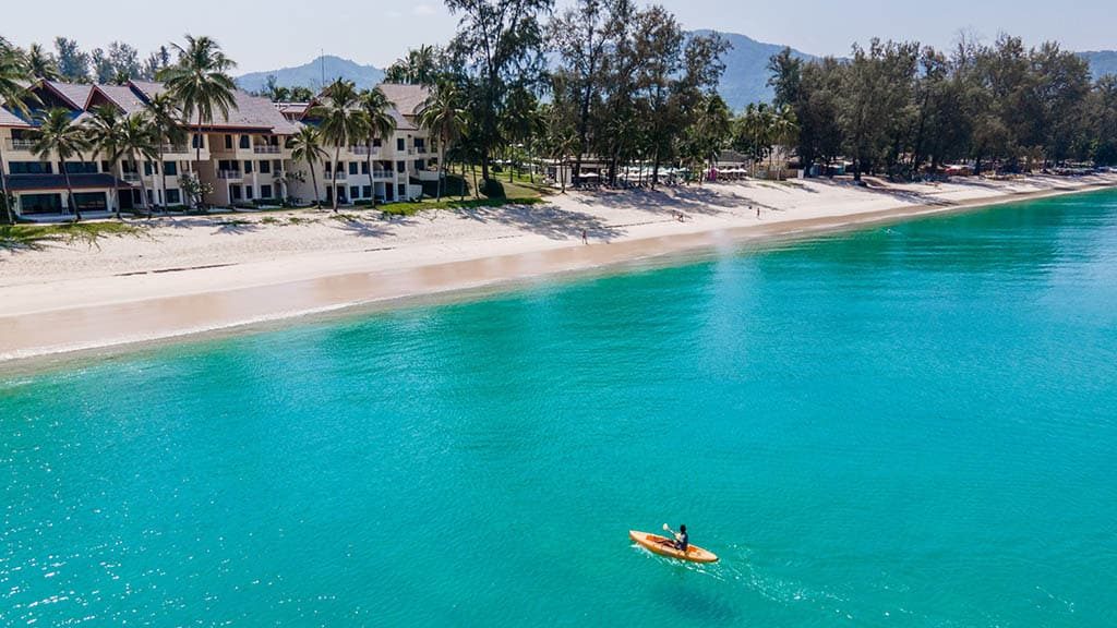 Traumhaftes-Saii-Laguna-Resort-meets-Bangtao-Muay-Thai-MMA-Fitness-Camp-in-Phuket-Trainiere-mit-den-Hickmann-Brothers-Kanu-Resort-Fitnessurlaub-Phuket-Thailand-Fitness-Holidays-Phuket-Thailand-Fitness-Vacation-Phuket-Thailand-Fitnessurlaub-fuer-Reiseathleten